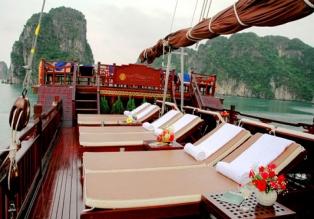 Croisière sur une jonque très spéciale conçue, fondée sur le style du bateau chinois légendaire Red Dragon