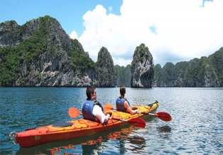 La jonque Violet Halong vous propose des sorties en kayak