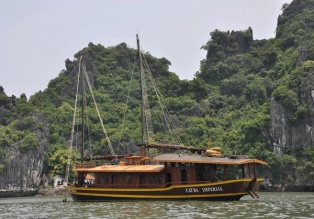 Toutes les jonques au départ de l’ile de Cat Ba naviguent dans des zones de la baie de Lan Ha