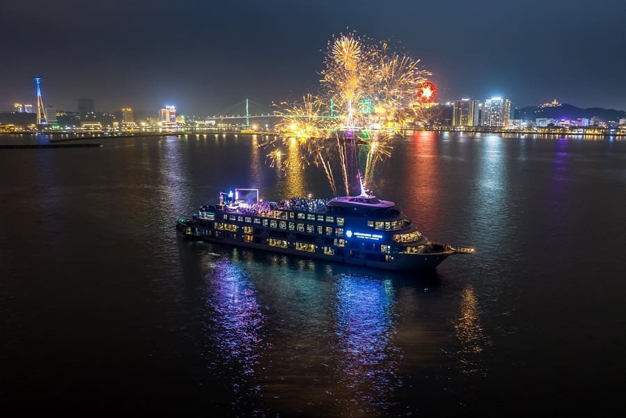 Une croisière MICE à Ha Long : quand un séminaire d'entreprise devient une aventure inoubliable