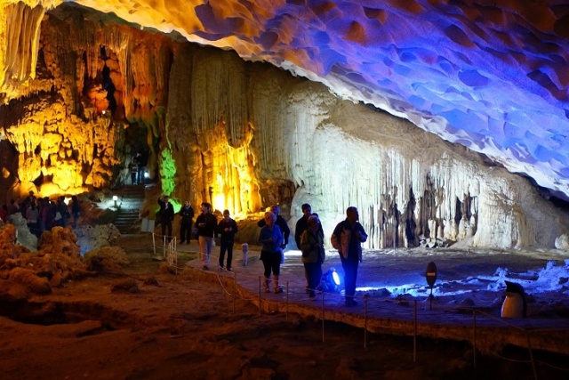    Visite la grotte moins touristique Thien Cung