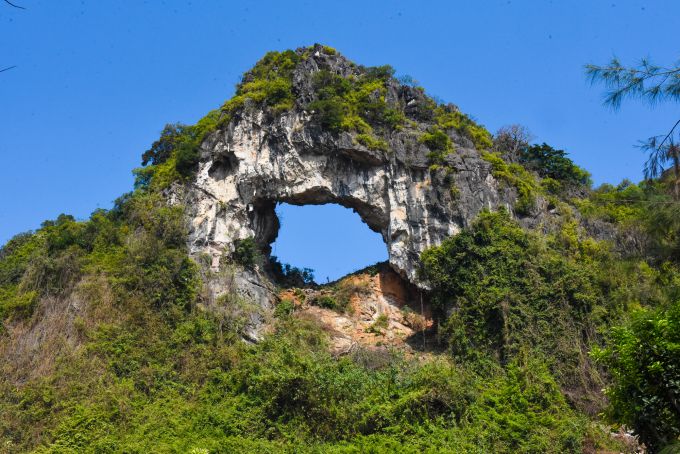 nui thung ha long